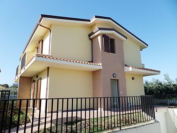 Villa bifamiliare in vendita a Santa Maria Imbaro (CH)  foto 2