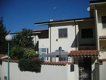 Villa trifamiliare in vendita a Pescara (PE)  foto 1