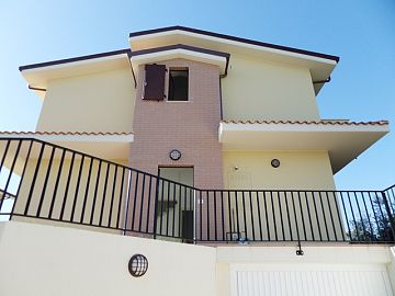 Villa bifamiliare in vendita a Santa Maria Imbaro (CH)  foto 1