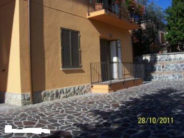 Appartamento in vendita a Isola del Gran Sasso d'Italia (TE) via san gabriele foto 1