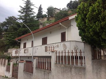 Casa indipendente in vendita a Pescosansonesco (PE)  foto 3