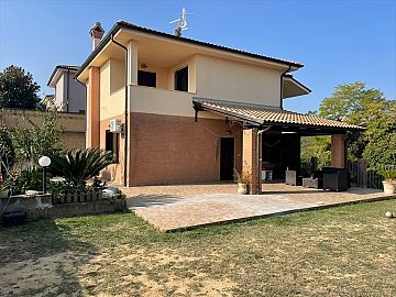 Casa indipendente in vendita a Villamagna (CH)  foto 1