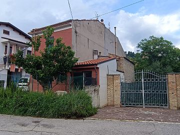 Casa indipendente in vendita a Chieti (CH) Via Peschiera 47 foto 1
