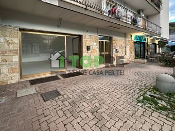 Negozio o Locale in vendita a Chieti (CH) Via Bellini foto 3