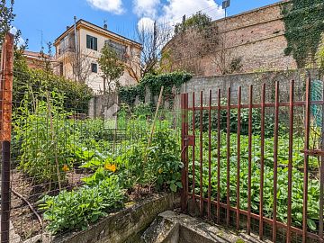 Attico in vendita a Chieti (CH) Via Santarelli foto 2