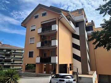 Appartamento in vendita a Chieti (CH) via dei lucani foto 2