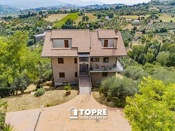 Casa indipendente in vendita a Chieti (CH)  foto 1
