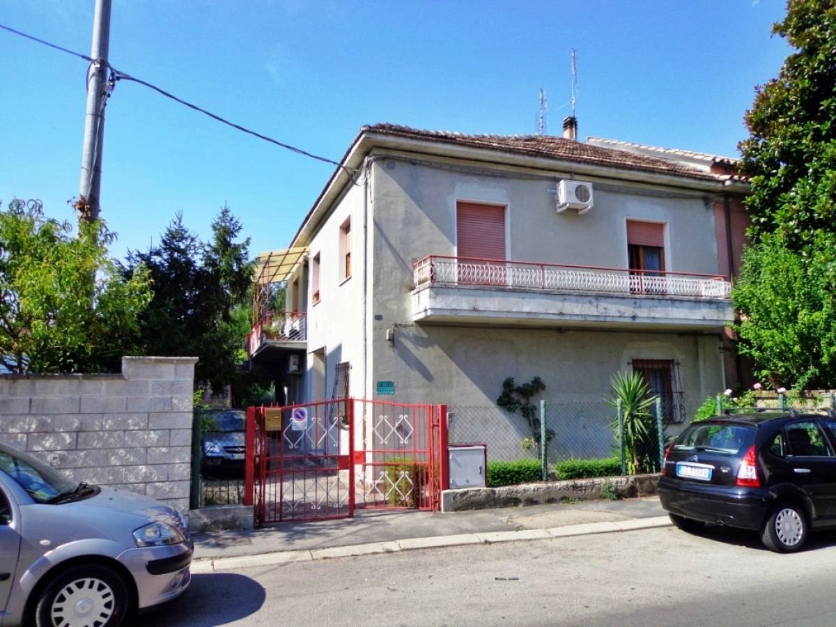 Semi-detached house for sale in via luca da penne  in Scalo Stazione-Centro area at Chieti - 757643 foto 1