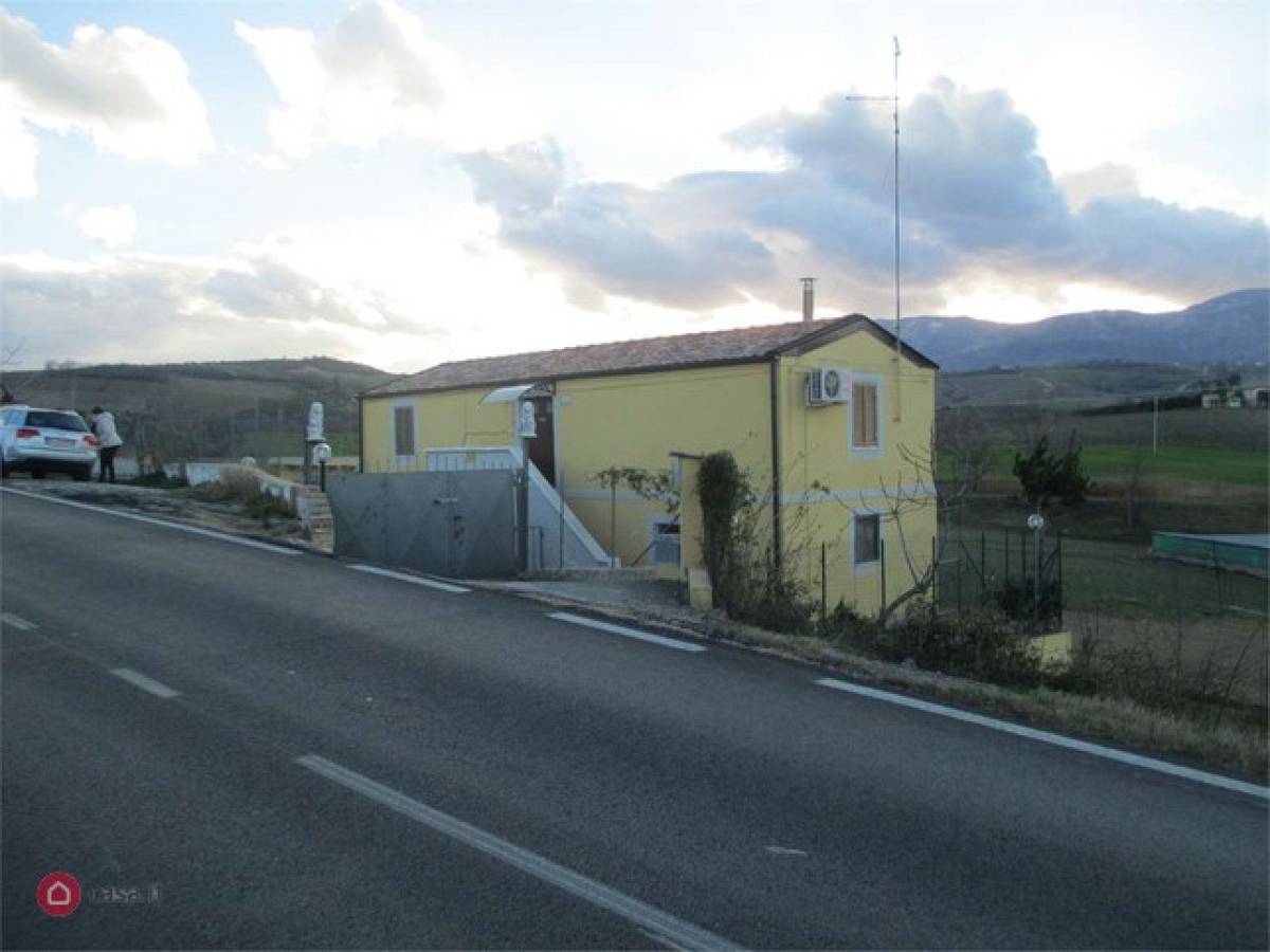 Indipendent house for sale in CONTRADA PASSO CORDONE  at Loreto Aprutino - 9686593 foto 2