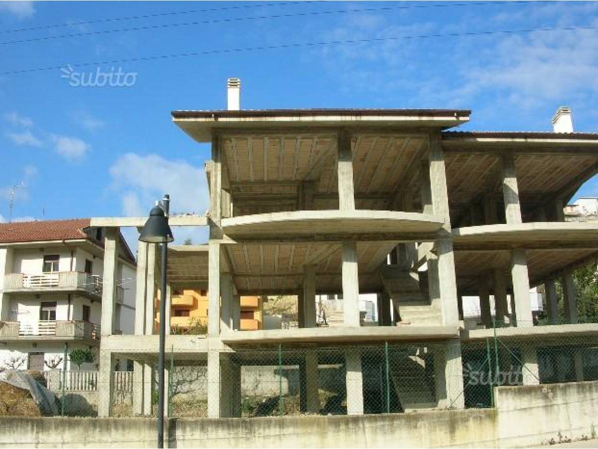 Two family house for sale in FOSSO ANNUCCIA  at Cappelle sul Tavo - 2125799 foto 1