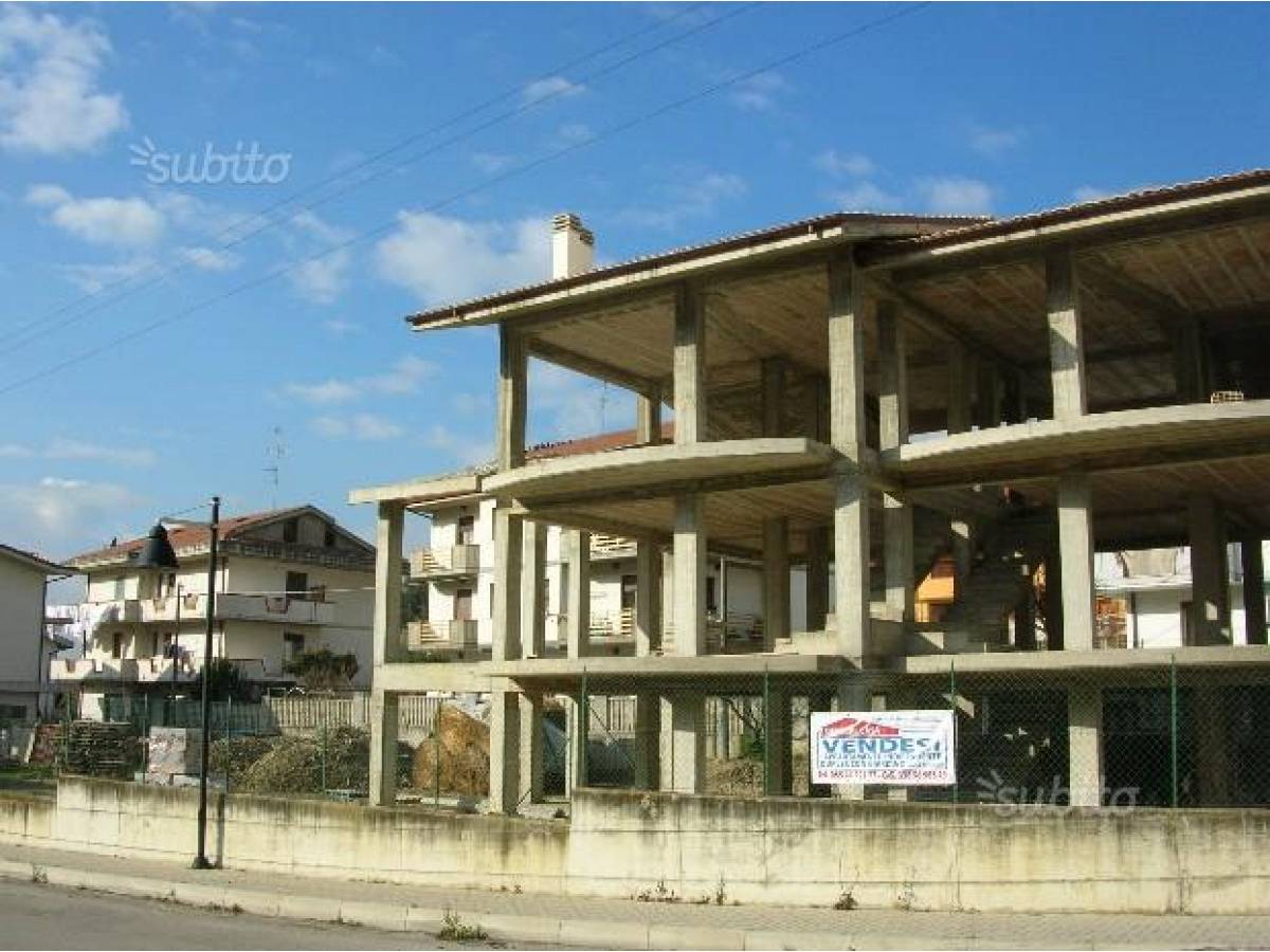 Villa bifamiliare in vendita in FOSSO ANNUCCIA  a Cappelle sul Tavo - 2125799 foto 2