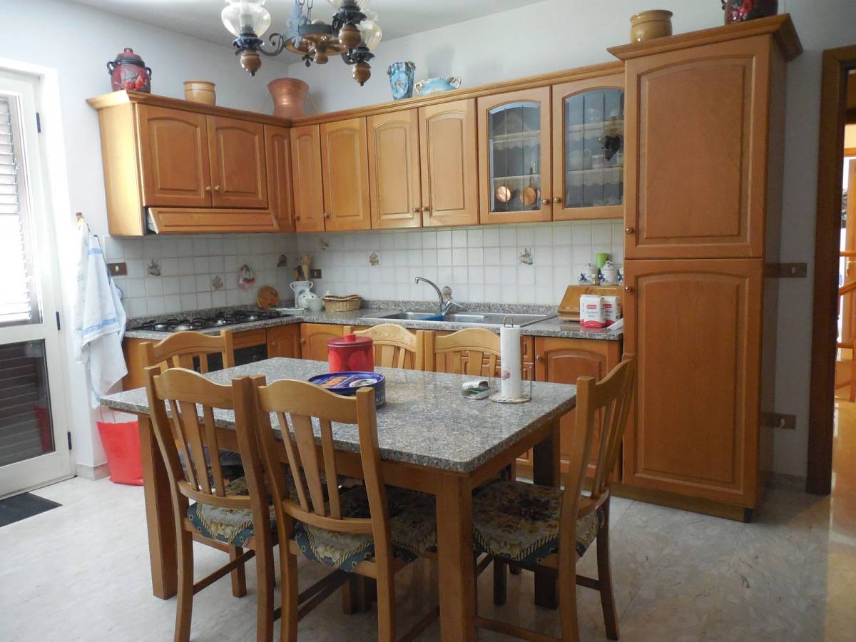 Two family house for sale in Via Pietrara 42  at Lettomanoppello - 5101516 foto 13