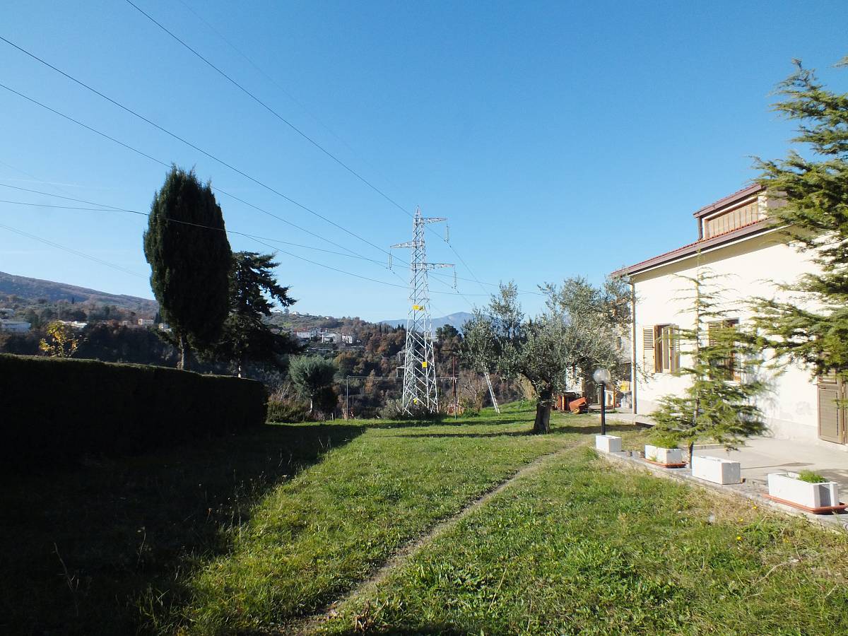 Villa for sale in Via Carluzzi  in Paese - Centro Storico area at Manoppello - 1190984 foto 3