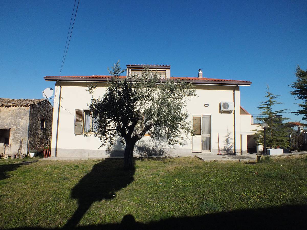 Villa for sale in Via Carluzzi  in Paese - Centro Storico area at Manoppello - 1190984 foto 4