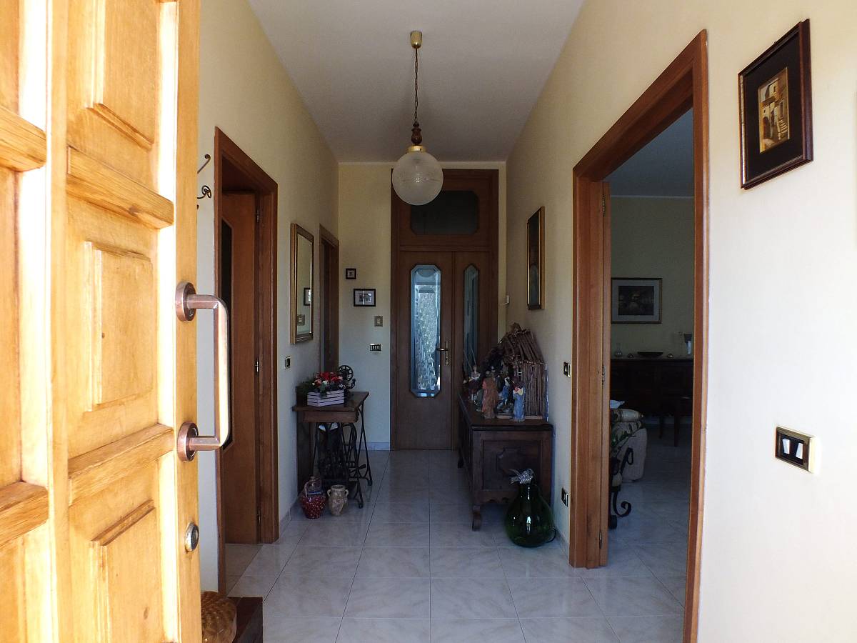 Villa for sale in Via Carluzzi  in Paese - Centro Storico area at Manoppello - 1190984 foto 13