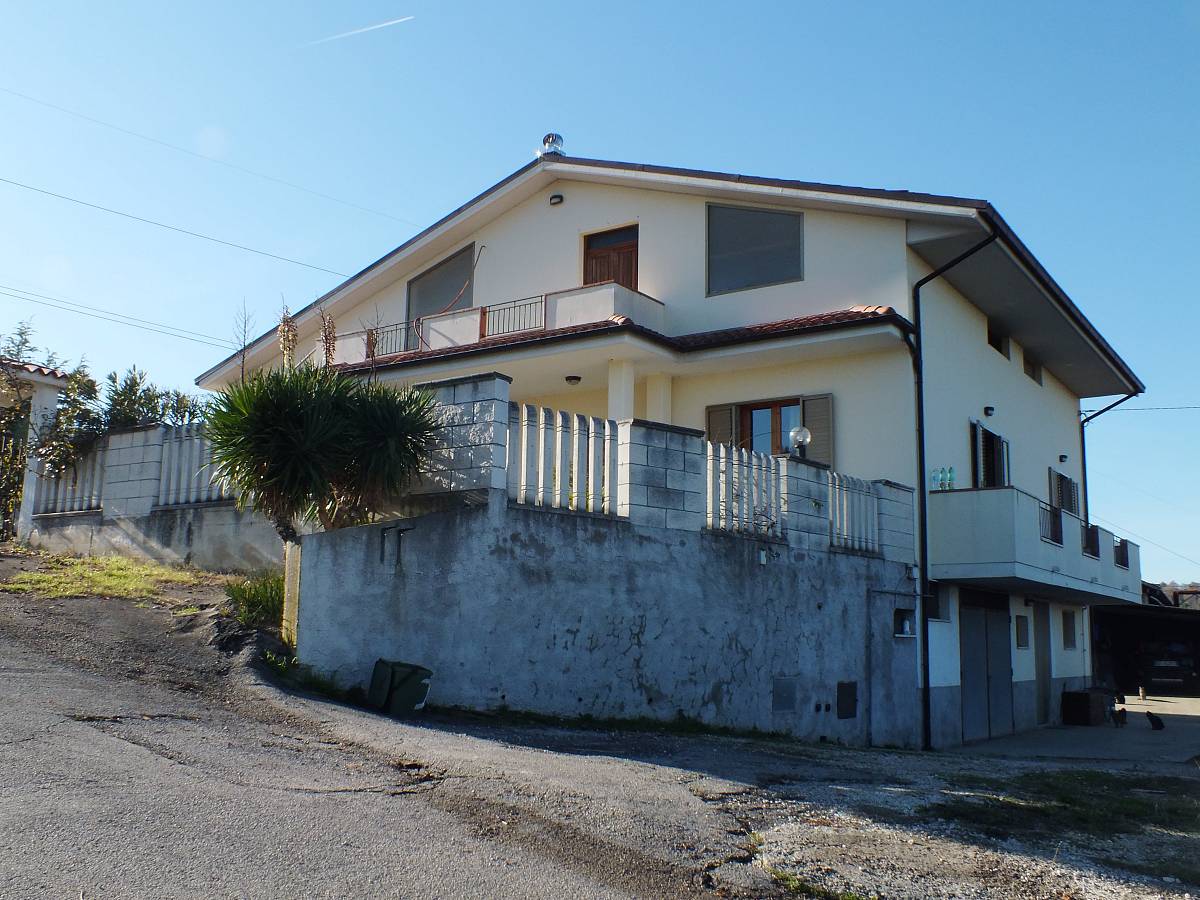 Villa for sale in Via Carluzzi  in Paese - Centro Storico area at Manoppello - 1190984 foto 30