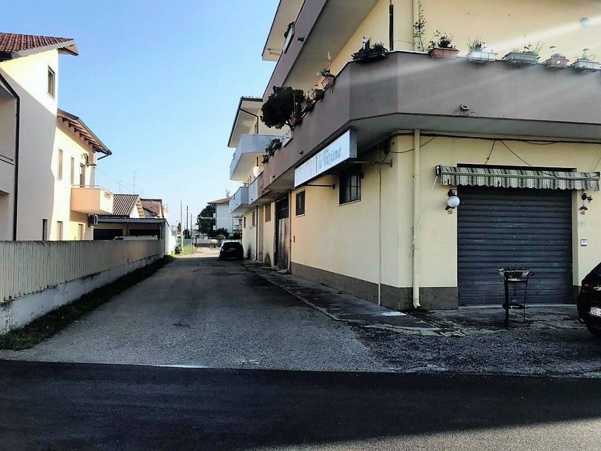 Warehouse for sale in via lago maggiore  in Dragonara area at San Giovanni Teatino - 2980877 foto 2