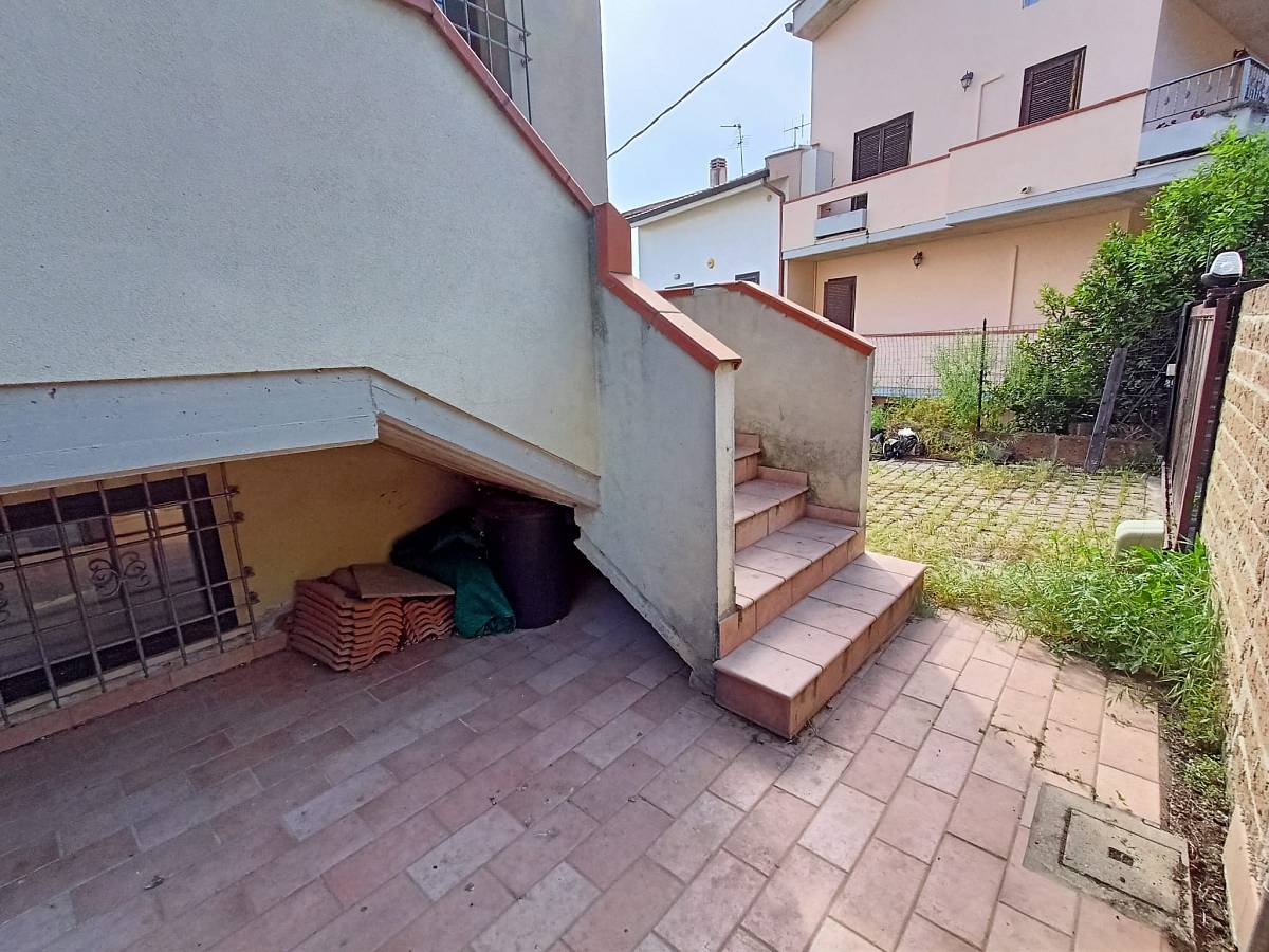 Terraced house for sale in Via Aldo Moro 37  at Moscufo - 9816590 foto 4