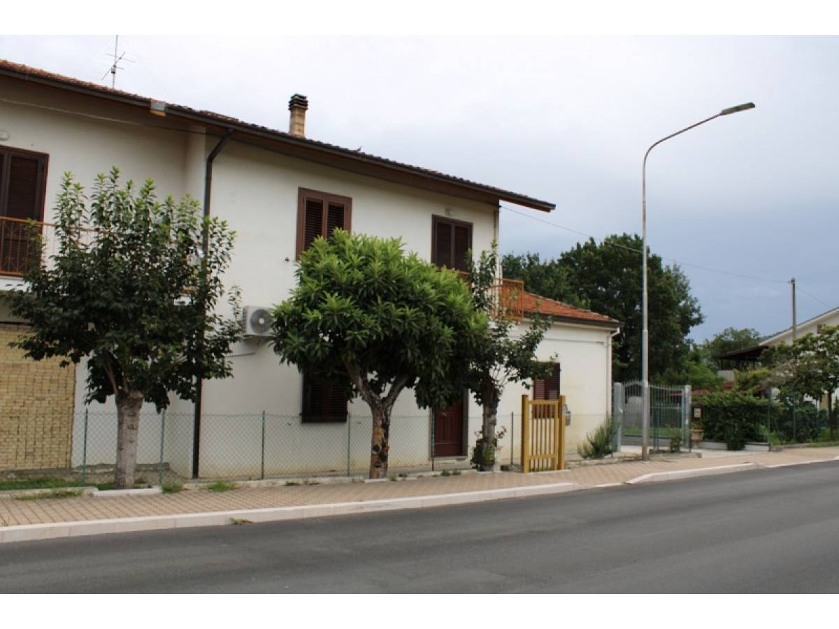 Indipendent house for sale in Via Matteotti  at Alanno - 4495035 foto 1