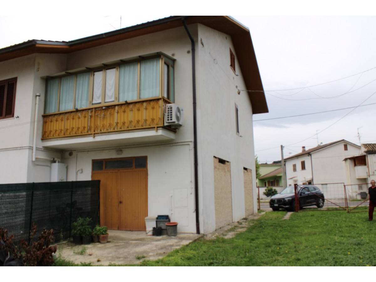 Indipendent house for sale in Via Matteotti  at Alanno - 4495035 foto 2