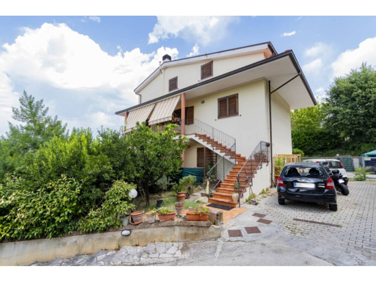 Four family house for sale in   in San Giovanni Alta area at San Giovanni Teatino - 3379138 foto 3