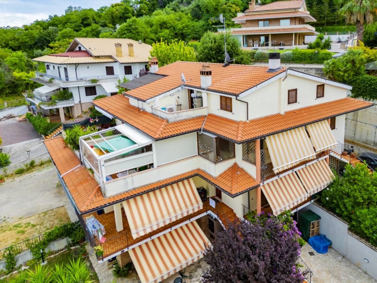 Four family house for sale in   in San Giovanni Alta area at San Giovanni Teatino - 3379138 foto 16