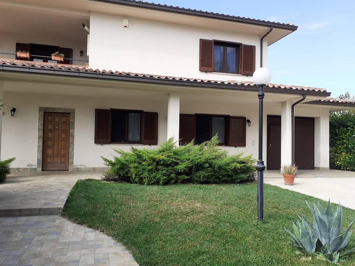 Villa for sale in   at Rosciano - 3697354 foto 2