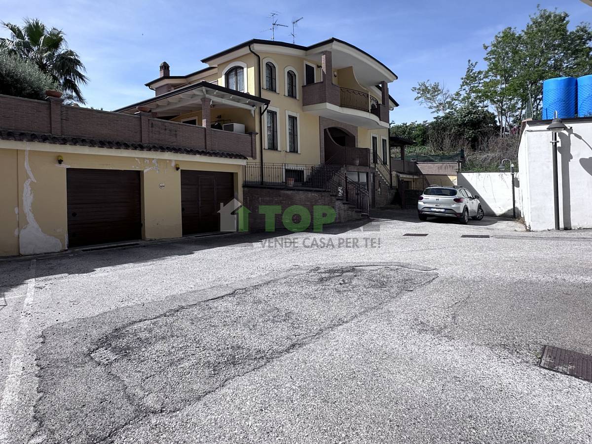 Appartamento in vendita in Via Cardone zona Paese a Vasto - 2404776 foto 1