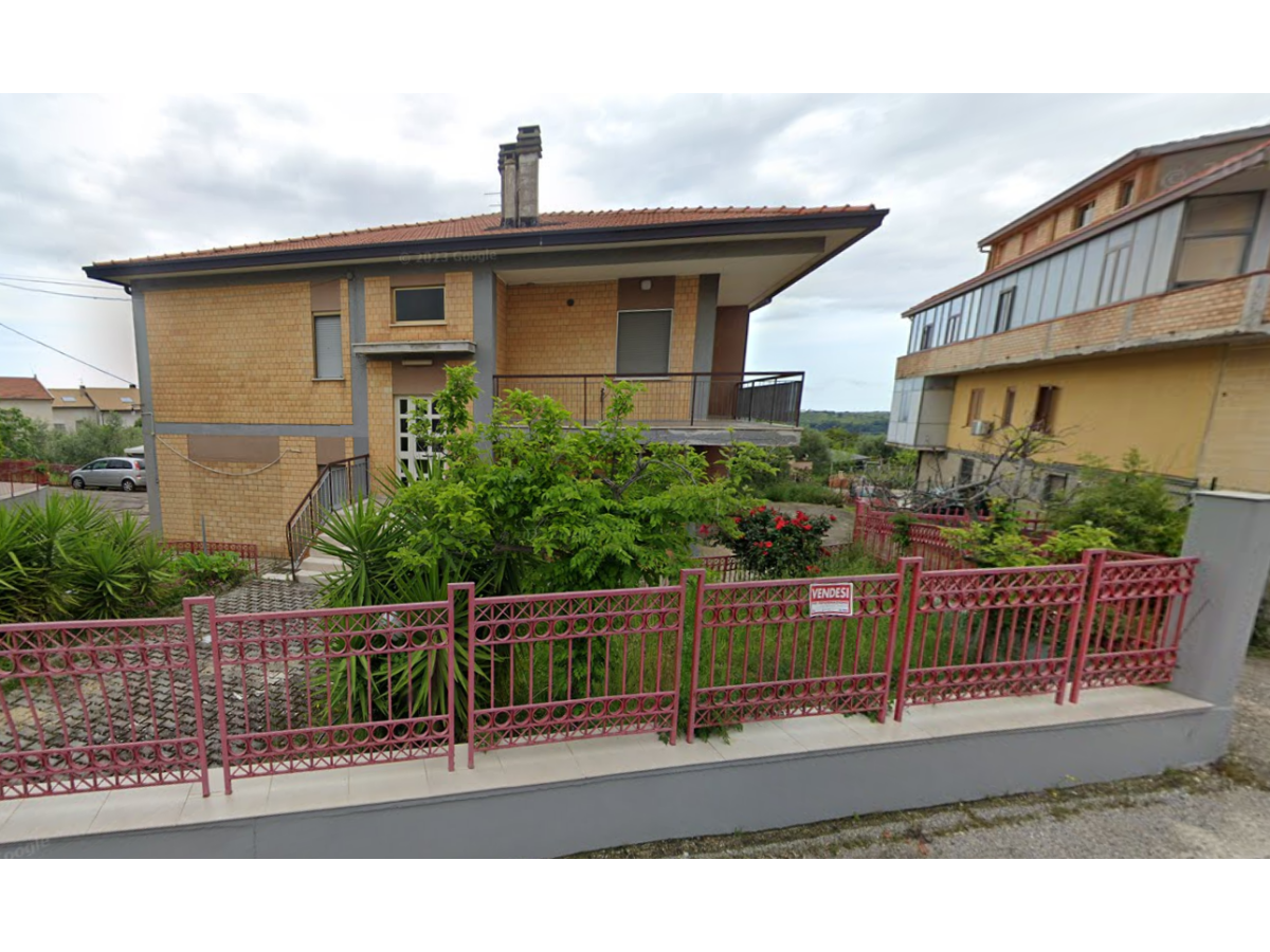 Two family house for sale in via San Rocco  at Giuliano Teatino - 405978 foto 1