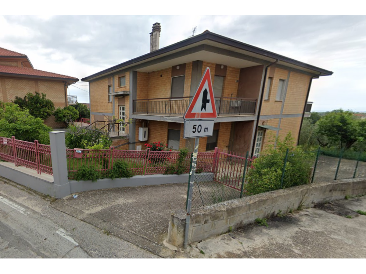 Two family house for sale in via San Rocco  at Giuliano Teatino - 405978 foto 2