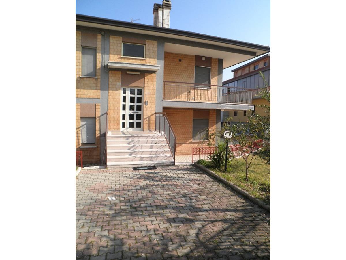 Two family house for sale in via San Rocco  at Giuliano Teatino - 405978 foto 4