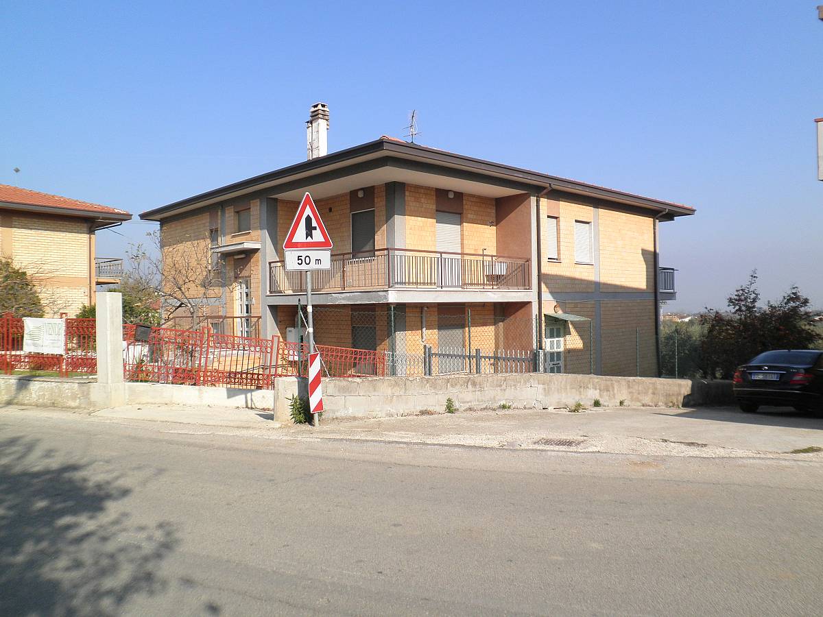 Two family house for sale in via San Rocco  at Giuliano Teatino - 405978 foto 5