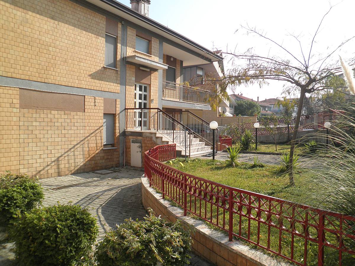 Two family house for sale in via San Rocco  at Giuliano Teatino - 405978 foto 6