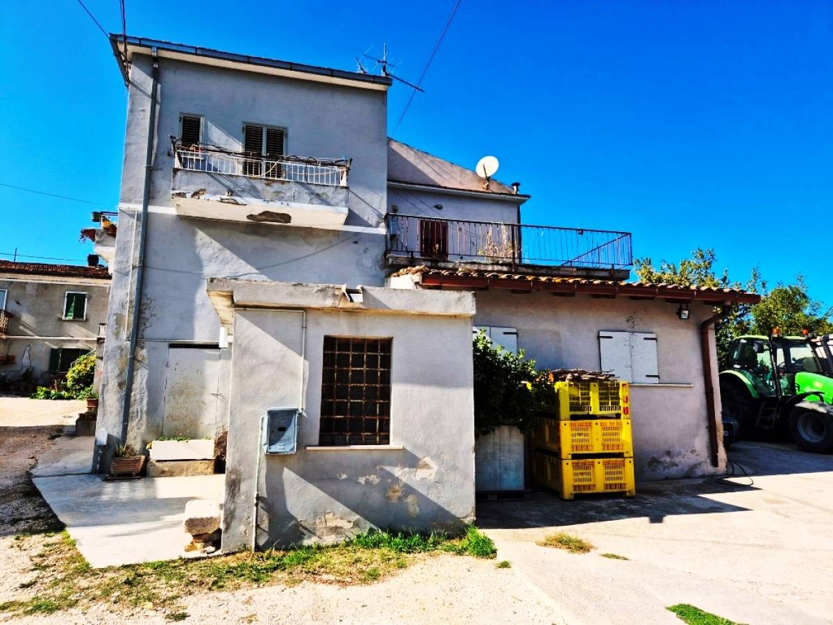 Casa indipendente in vendita in strada delle cave zona San Salvatore a Chieti - 1883527 foto 1