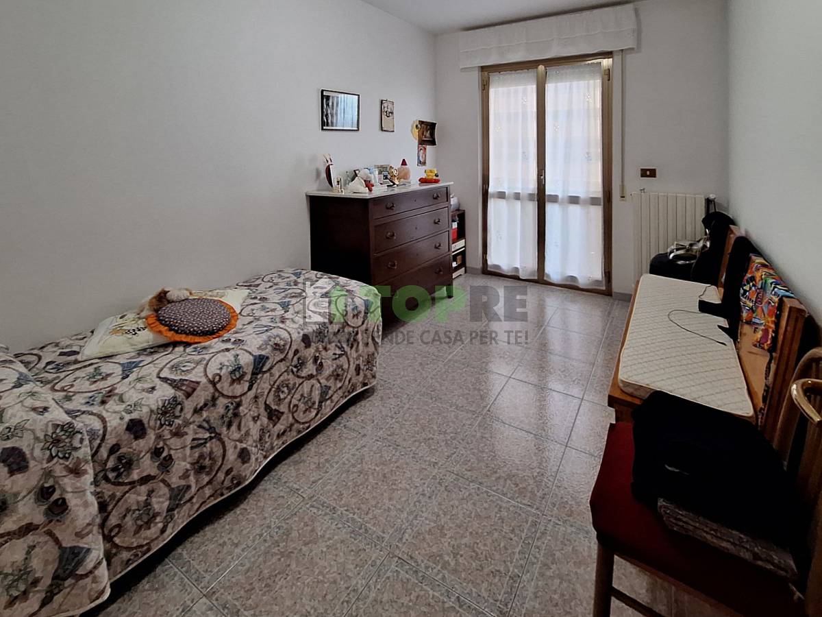 Apartment for sale in   at Cappelle sul Tavo - 8863648 foto 4