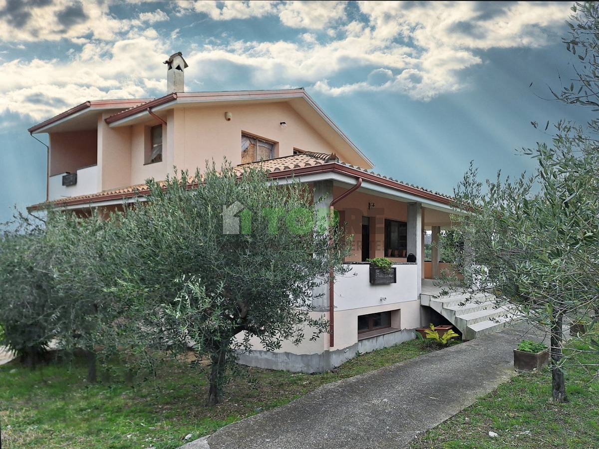  for sale in   in Collina area at Silvi - 5293435 foto 1