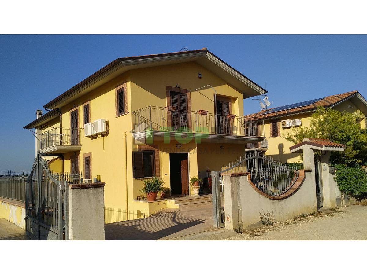 Terraced house for sale in   at Montenero di Bisaccia - 4520303 foto 1