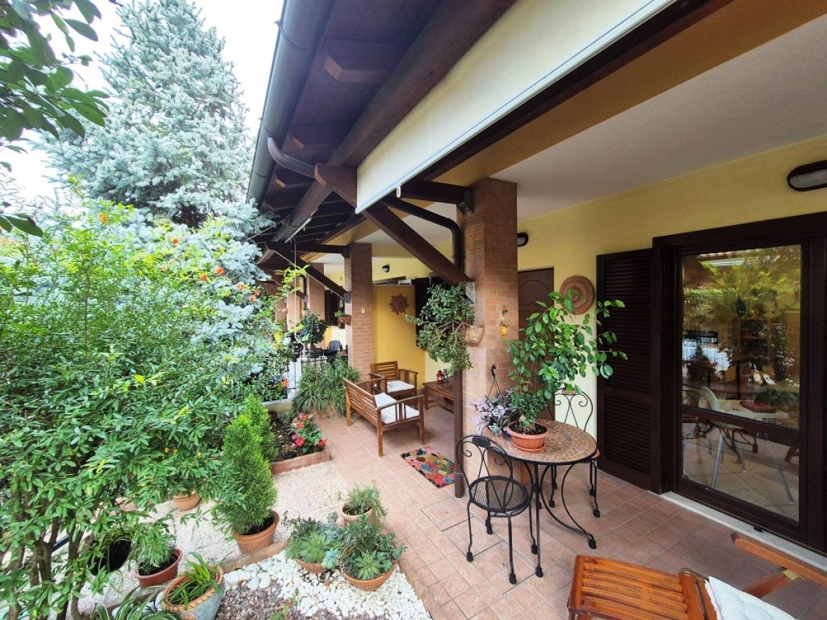 Villa a schiera in vendita in via paolucci zona Scalo a Manoppello - 8862418 foto 1